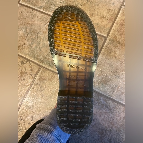 NWT Dr. Martens 2976 Yellow Stitch Smooth Leather Chelsea boots sz 8M/9L - Picture 6 of 8